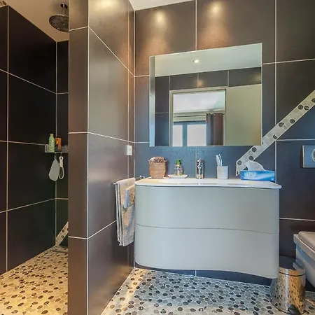 In Juan-les-pins With Heated Pool Vila *