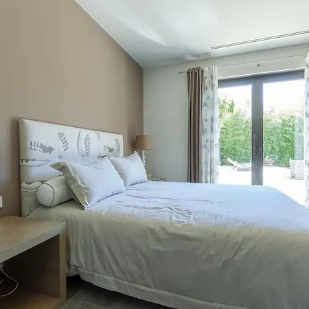 In Juan-les-pins With Heated Pool Vila