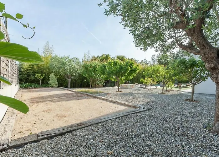 In Juan-les-pins With Heated Pool