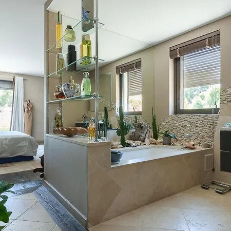 빌라 In Juan-les-pins With Heated Pool