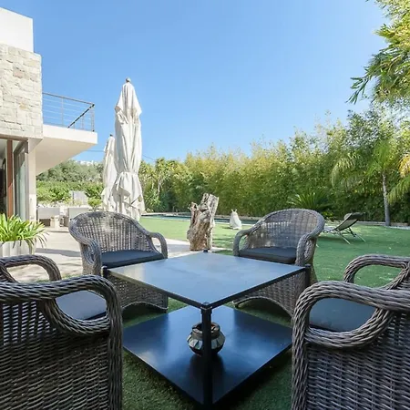 In Juan-les-pins With Heated Pool *