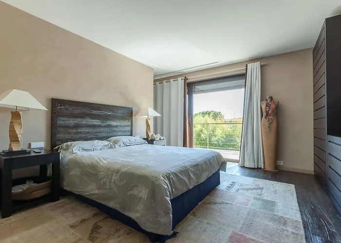 In Juan-les-pins With Heated Pool *