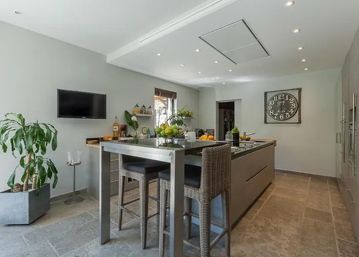 Villa In Juan-les-pins With Heated Pool Antibes