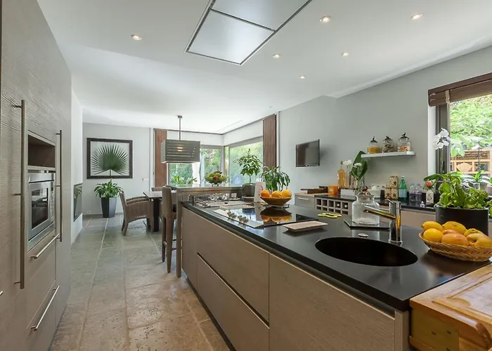 Villa In Juan-les-pins With Heated Pool *