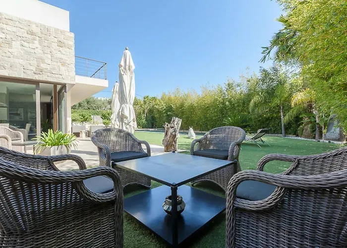 In Juan-les-pins With Heated Pool *